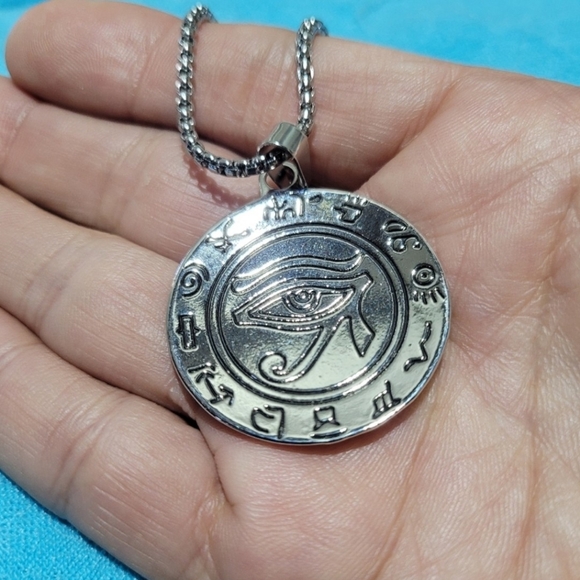 Eye Of Horus Necklace - Picture 3 of 5
